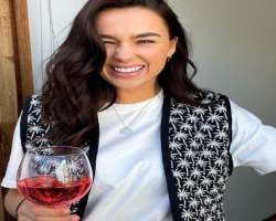 Nina Warink consuming alcohol